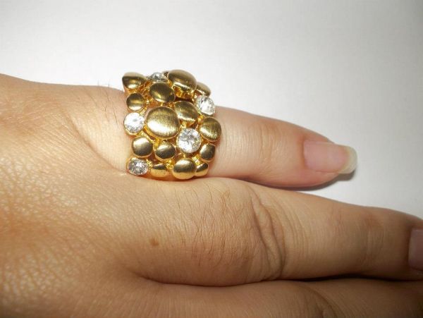 Anel Dourado com Strass
